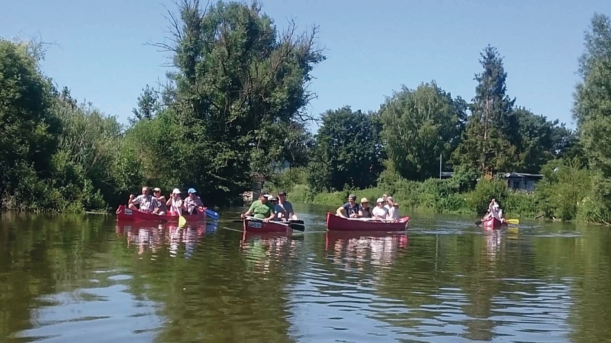 Team-Paddeln auf der Altmühl
